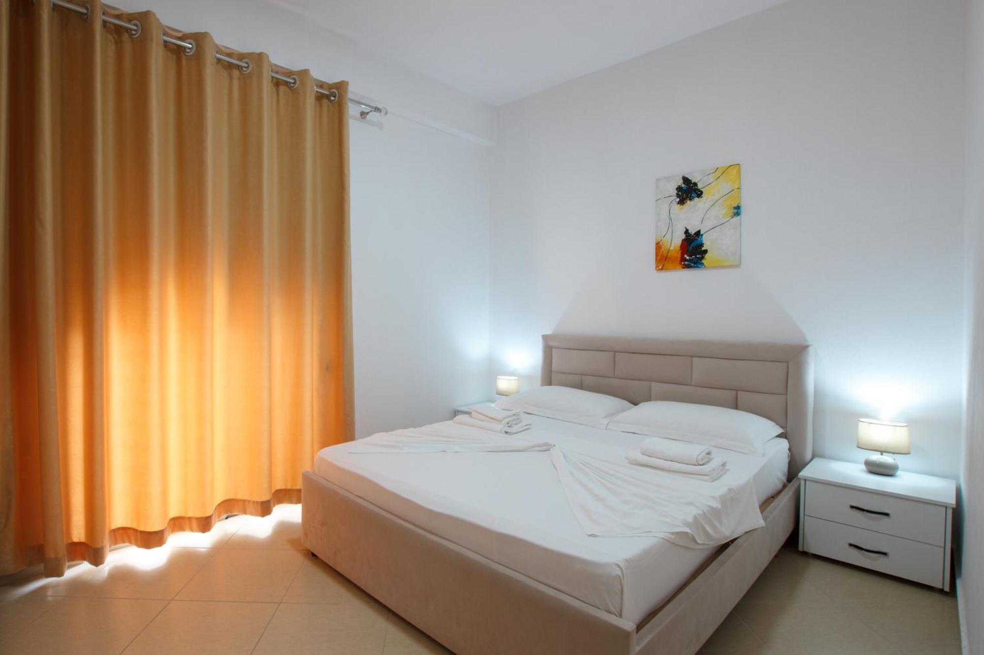 Grand Blue Aparthotel Sarandë Exterior foto